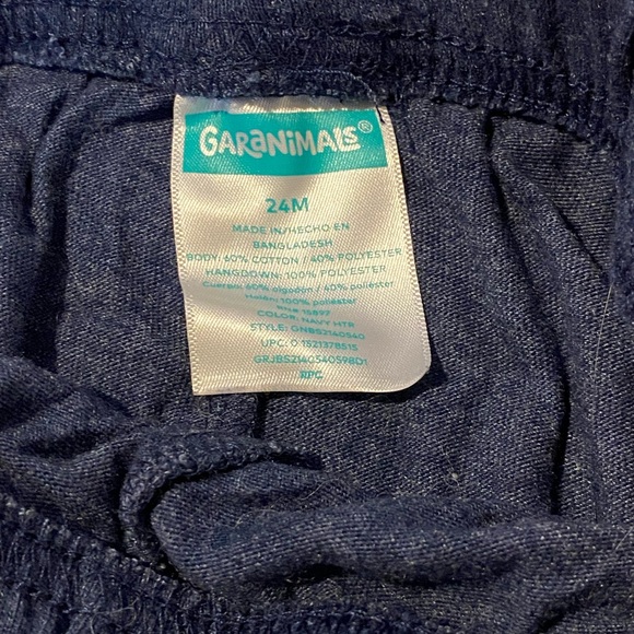 Shorts - Picture 2 of 3